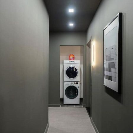 Luxe Studio With Charming Juliet Balcony Apartment New York Exterior photo