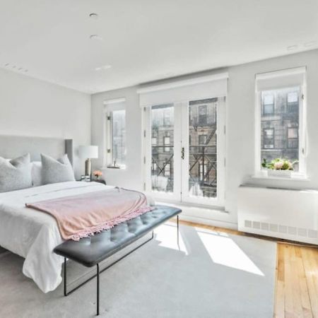 Luxe Studio With Charming Juliet Balcony Apartment New York Exterior photo