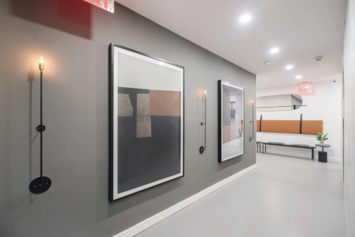 Luxe Studio With Charming Juliet Balcony Apartment New York Exterior photo