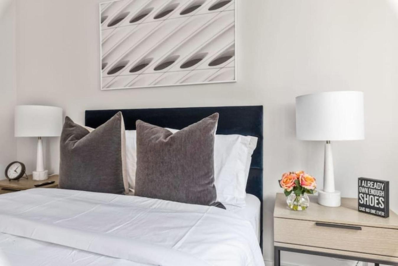Luxe Studio With Charming Juliet Balcony Apartment New York Exterior photo