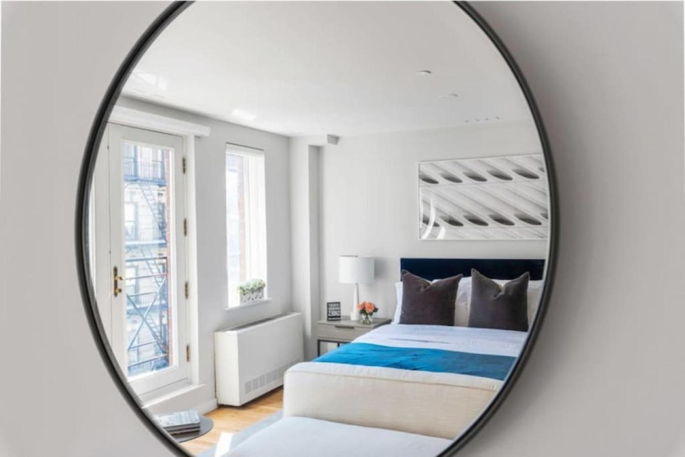 Luxe Studio With Charming Juliet Balcony Apartment New York Exterior photo